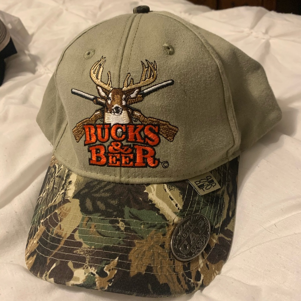 BUCKS AND BEER HAT